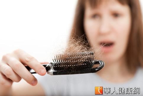 台灣約有1 成女性有掉髮的困擾，其中3成和疾病有關。