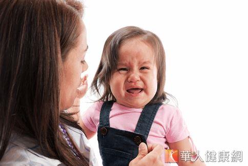 醫師提醒，如果嬰幼兒哭鬧不止、胃口不好，甚至伴隨發燒情形，要注意是否為泌尿道感染，儘速就醫。