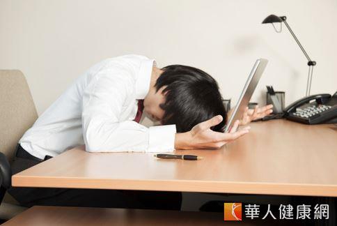 上班族壓力大時，肝氣不疏、肝鬱氣滯化火，易有睡眠障礙。