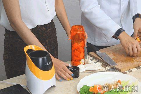 醬料因用量不多，可用小型果汁機製作。（攝影／江旻駿）