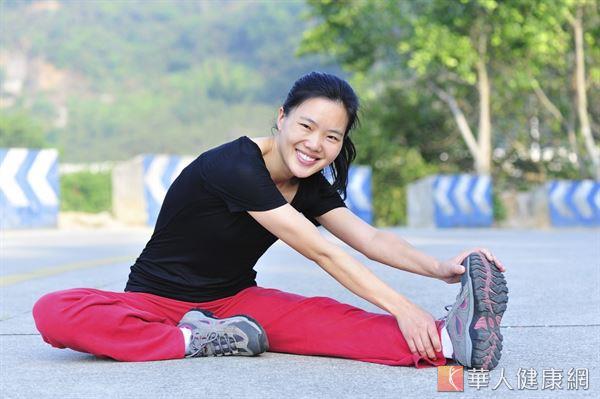 適度的運動和休息都有助於養護膝關節，預防提早退化。