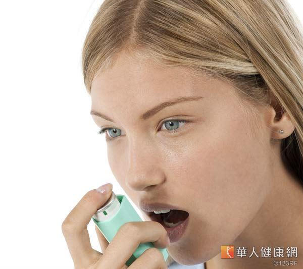 氣喘急性發作別大意，如果併發肺炎以及更嚴重症狀如下半身莫名癱瘓，恐血管炎惹禍。