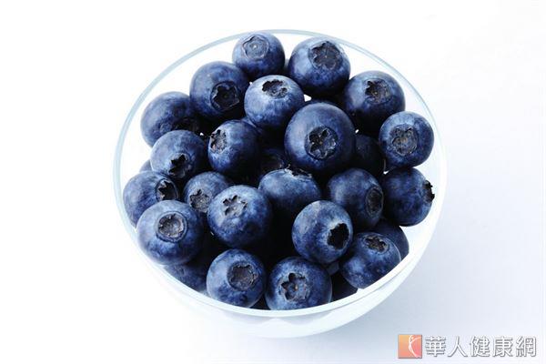 藍莓、巴西莓等莓類水果之所以會有鮮豔的顏色，就是來自於其豐富的花青素。花青素是很好的抗氧化劑，能夠有效抑制血管發炎及癌細胞或新血管增生。