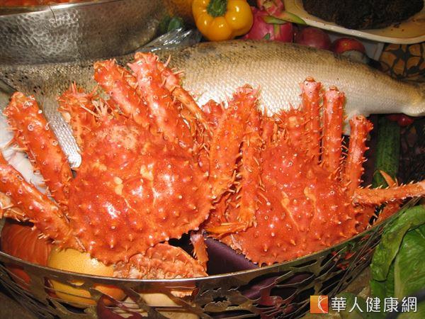 將螃蟹肉用新鮮蔬菜拌炒，可增加口感和纖維質攝取量，更有利於體重控制。