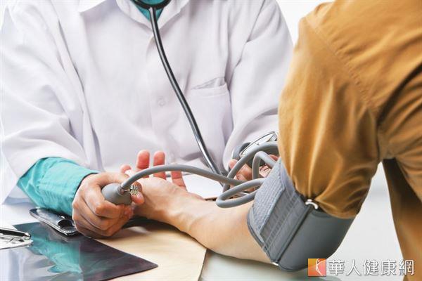 目前世界衛生組織並沒有針對低血壓制訂標準，但臨床認為收縮壓低於90mmHg或舒張壓低於60mmHg，可能有低血壓的問題。