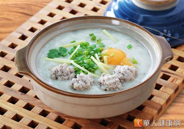 此道茅根薏仁粥,针对湿热蕴结型,血热型的湿疹有不错的调理作用.
