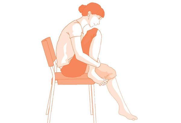 抱膝運動。（圖片提供／時報出版）