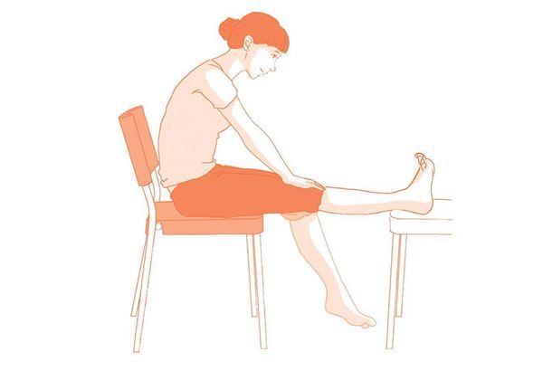 壓膝運動。（圖片提供／時報出版）
