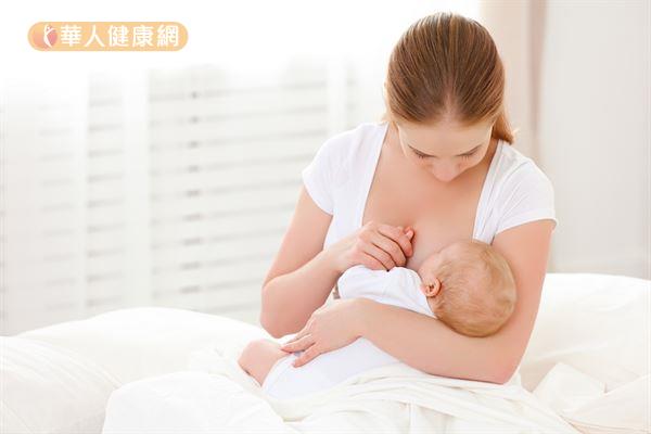 餵完母乳,或擠完奶水之後,按壓乳房周圍可觸摸到硬塊或有壓痛的點,就要當心恐有乳腺阻塞問題。