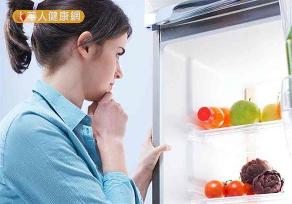 夏日炎熱高溫，冰箱管理與清洗，可避免細菌滋生。