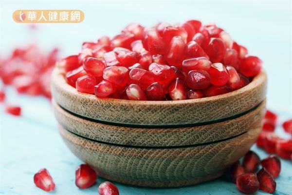 莓果類食物如蔓越莓、石榴、巴西莓等,這一些莓果屬於對女性健康有好處的紅色食物,不但能營養補給,守護著女性私密處,還有養顏的妙用。