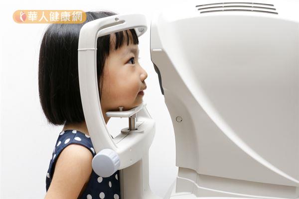 滿3歲的小朋友就應該定期檢查視力，成年人每半年至一年也要安排詳細檢查，確保眼睛健康。