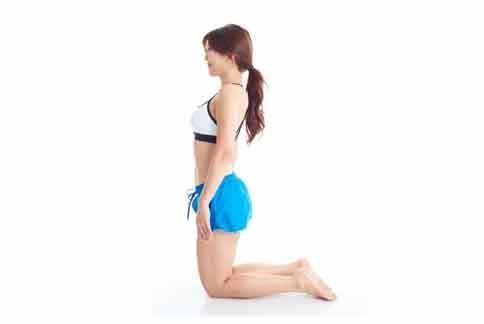《下跪減肥法》能刺激胃經也能加強脾的功能，達到減重效果。（圖片提供／時報出版）