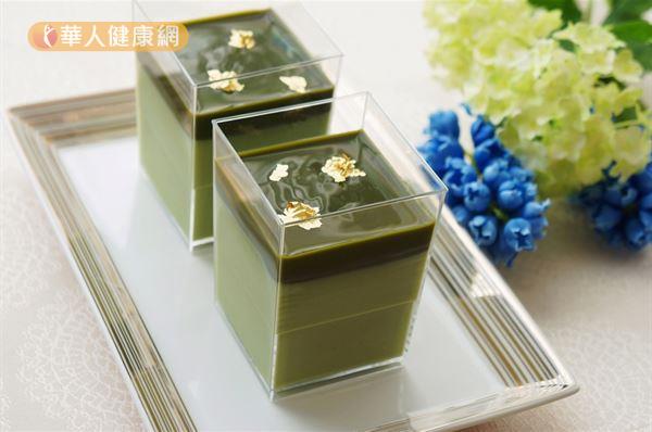 倪曼婷營養師建議自己做不加入鮮奶油又能酌量調整糖量的抹茶布丁,健康少負擔。