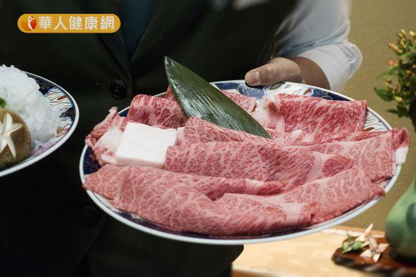牛肉的缺點是飽和脂肪酸含量高，建議每周攝取量不要超過500克。