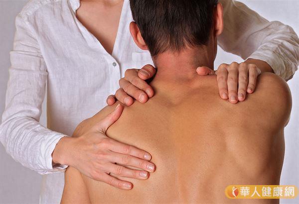 在背部按摩的好處，則是透過以下的主要穴位，進而改善不同部位或器官的問題。