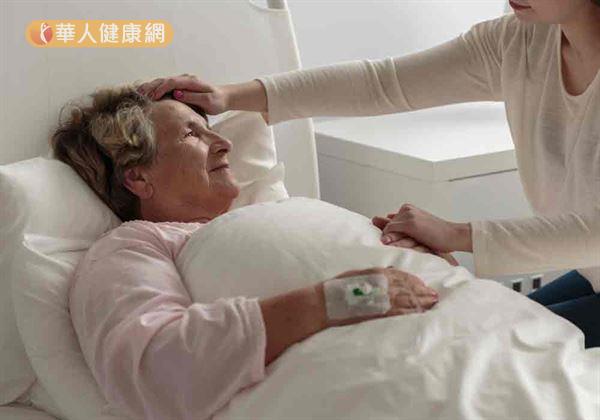 不明原因的發燒,體溫約在38℃至39℃、反覆發作,是淋巴癌警訊之一。