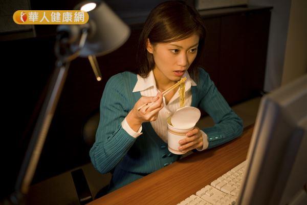 靠吃抒壓會讓人不知不覺吃下過多的食物,長期下來易造成胰島素分泌功能障礙。