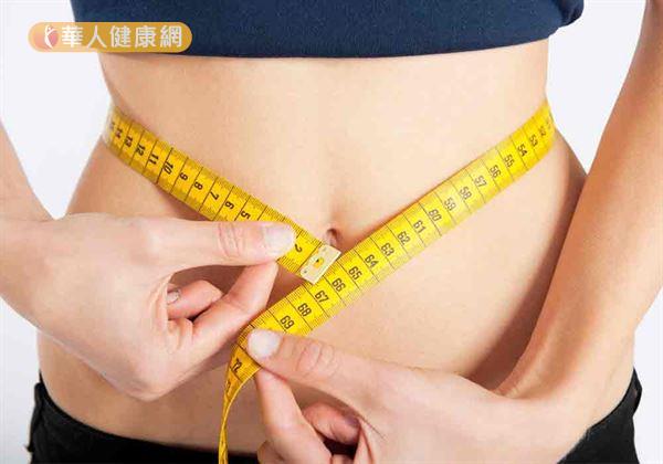 想預防代謝症候群上身，女性腰圍要小於80公分，而男性腰圍則應小於90公分。