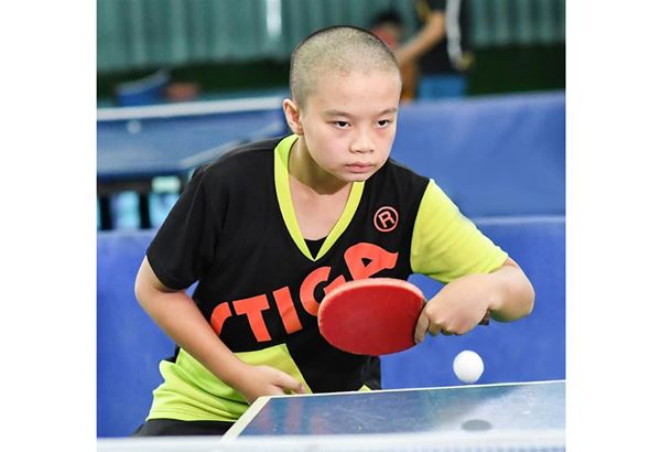 雨農國小桌球選手彭靖宥（上圖）、張佑安（下圖）代表台灣參加國際賽事榮獲第一！