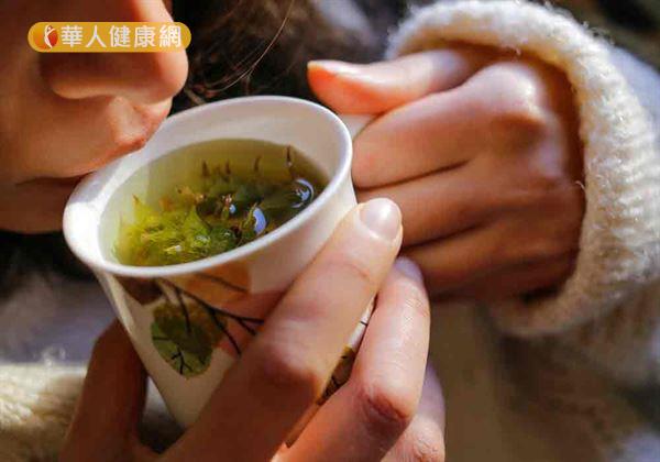 秋天燥氣著重「養肺」,透過藥膳茶飲可緩解不適症狀。