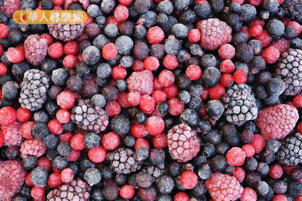 黑莓、藍莓是最佳花青素來源，不過吃過量也會肥！