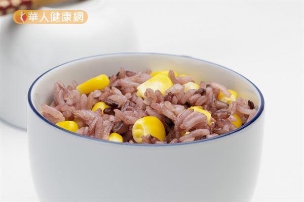 紫米的支鏈澱粉含量較多,屬於高GI食物,小心吃太多容易導致血糖快速上升。