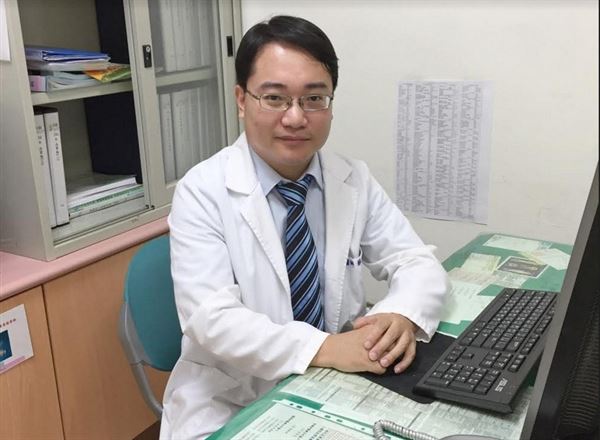 衛服部彰化醫院肝膽腸胃科蔡安順醫師。(照片提供/蔡安順醫師)