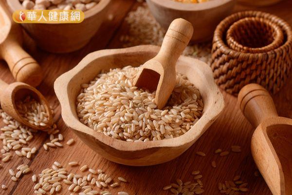 糙米中的維生素B1、B2和B3，可幫助脂肪代謝、減輕肝臟負擔。