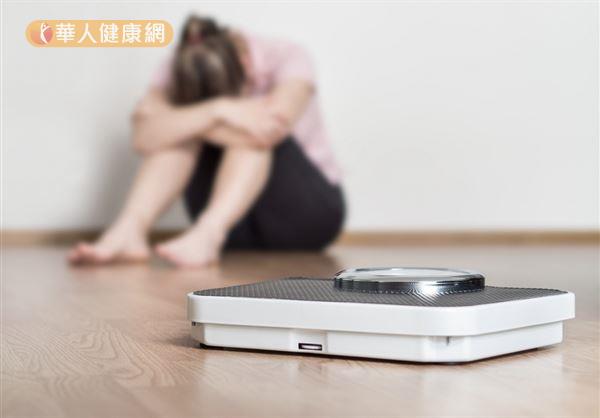長期生活在高壓情況下,自律神經受到影響,脂質代謝變差,脂肪便容易囤積於體內,導致體態走樣。