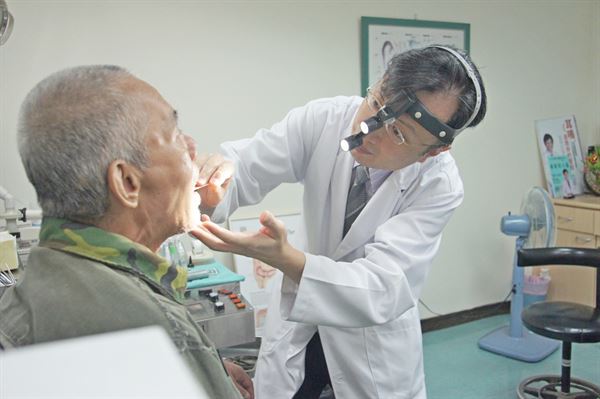 沈炳宏醫師指出,老年人的睡眠呼吸中止症若未治療,感知功能將快速退化。圖中非個案當事人。(圖片提供/光田醫院)