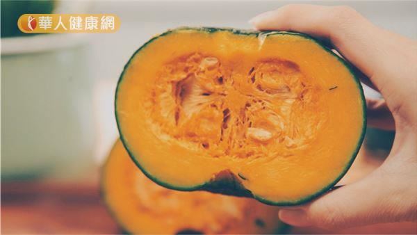 南瓜多糖在南瓜中的含量極低,依靠吃南瓜來降血糖,幾乎沒有效果。
