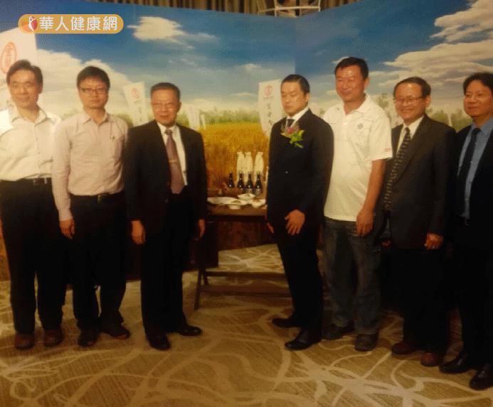 利用本土有機黃豆加上有機小麥,已經可以釀製成家家戶戶必備的有機醬油了。