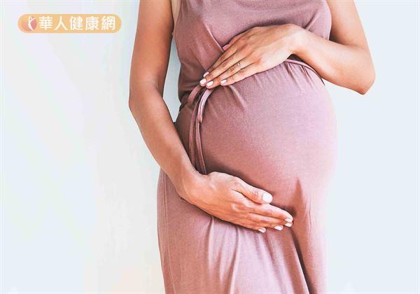 蔡英傑教授表示，越來越多科學證據顯示，母親懷胎時的腸道菌相，是胎兒大腦發育時期的關鍵影響因素之一；而新生兒早期的腸道菌相，也影響了孩子未來一生的免疫系統發展、肥胖發生率等。
