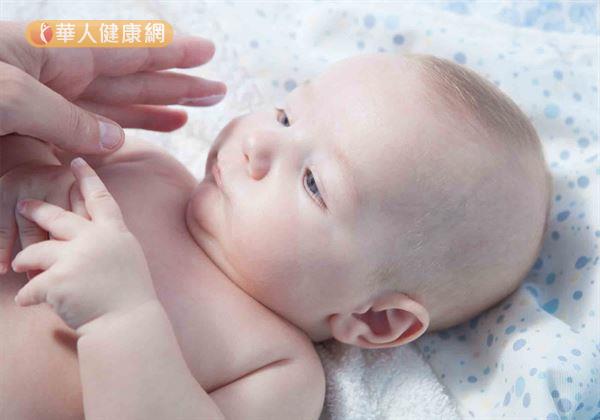隨著醫療科技的進步,如今治療脂漏性皮膚炎,已有新一代的非類固醇藥膏可供民眾選擇。
