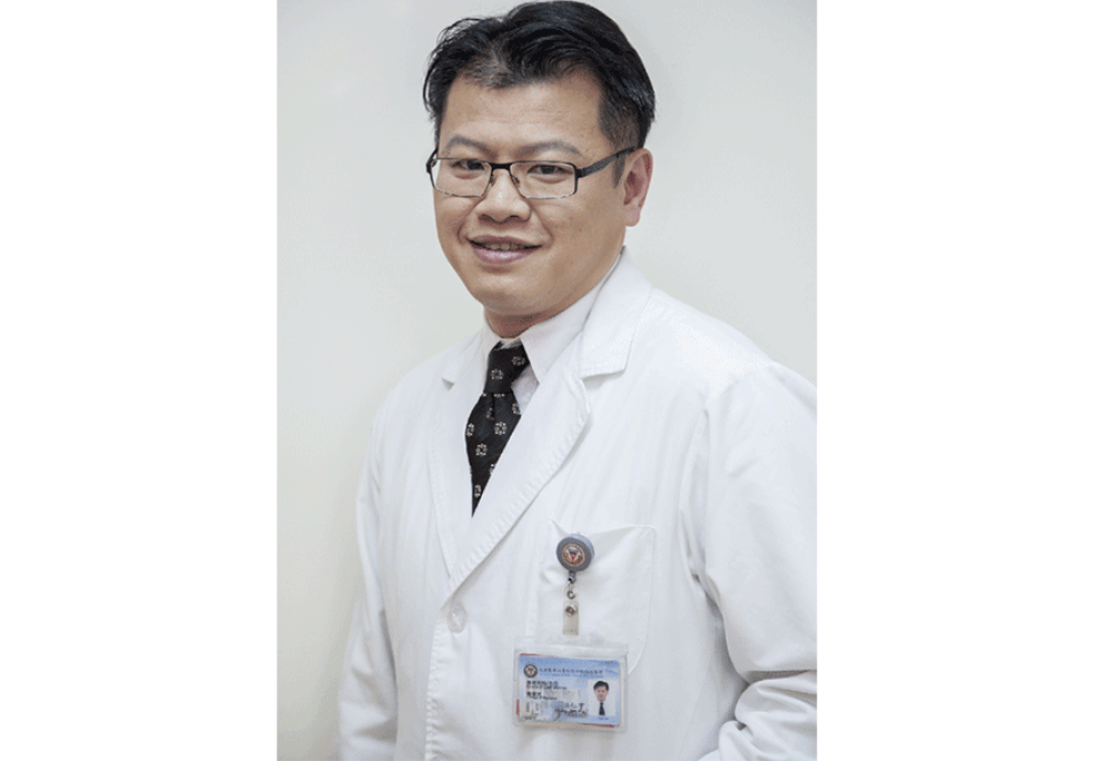 洪仁宇副教授表示,EGFR基因突變肺癌患者,合併使用兩種標靶藥物,比起使用單一標靶藥物,腫瘤被控制不惡化的時間甚至可長達16個月。(攝影/江旻駿)