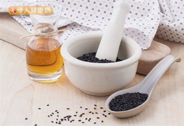 麻油雞裡面的麻油,其實不是熱性的食品。