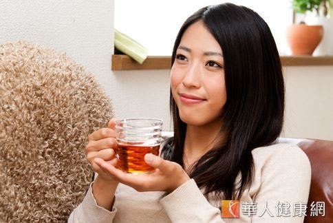 女性容易因過度攝取寒涼食物而導致白帶增多，此時可飲用健脾去濕的茶飲幫助水分代謝，改善分泌物的煩惱。