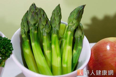 夏日防癌蔬果，首推清熱止渴的蘆筍。（照片／華人健康網資料圖片）