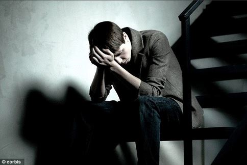 瑞典研究發現，家中的弟妹晚輩可能較容易出現憂鬱或是自殺傾向。（圖片／取材自英國《每日郵報》）