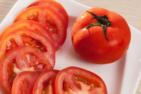 牛番茄含有豐富膳食纖維、維生素Ｃ及茄紅素，可幫助降低膽固醇，及提高身體抗氧化功能。