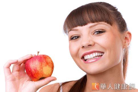 義大利學者研究發現，健康的女性每日吃一顆蘋果，可以有效增進性生活品質。