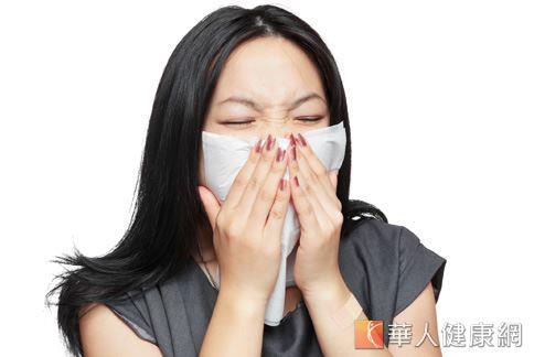 慢性咳嗽不一定是感冒所引起，其他如氣喘、慢性阻塞性肺病，甚至胃食道逆流都可能導致持續性咳嗽。