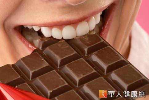 現代人普遍缺鉀，建議可適度補充黑巧克力，有穩定血壓的作用。