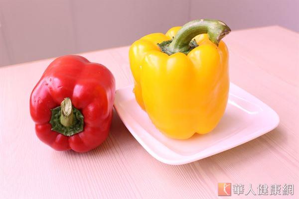 根據美國《醫學日報》報導，想補充大量維生素C，最好的選擇不是柳丁，而是色彩繽紛的甜椒。