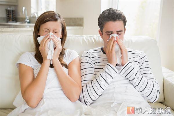 秋冬天氣乾燥容易傷害肺部和呼吸道黏膜，引發過敏性鼻炎和氣喘。