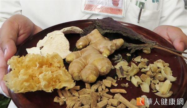 中醫師表示，這個冬天屬於又乾又冷的天氣，補冬應以提升免疫力為原則。（圖片提供／台中慈濟醫院）