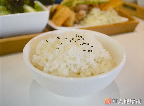 米飯屬於澱粉類食物，含有大量的碳水化合物，能幫助人體燃燒脂肪，卻被許多減重族視為瘦身大敵。（攝影／洪毓琪）