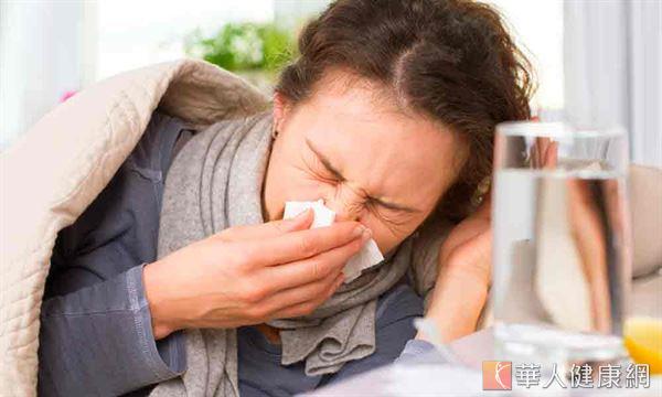冒在中醫裡有分風寒、風熱、風燥、涼燥，不論是哪一種外感，若是傷到肺氣就會引發咳嗽。