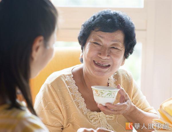 郭雅娟營養師提醒，腎臟病患者年節用餐時，應把握三低原則，以免增加腎臟的負擔。